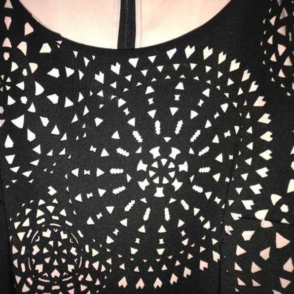 EUC! Women's Laser-Cut Scuba Cap Sleeve Dress - Picture 10 of 11